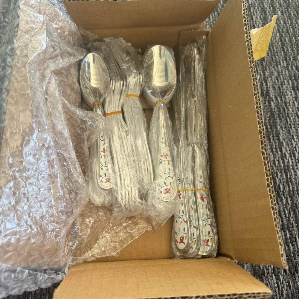 Silverware Temp-tations Temptations by Sara Christmas Full Set of Flatware NEW - Picture 4 of 6